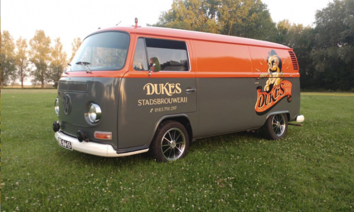 Bus van stadsbrouwerij Dukes
